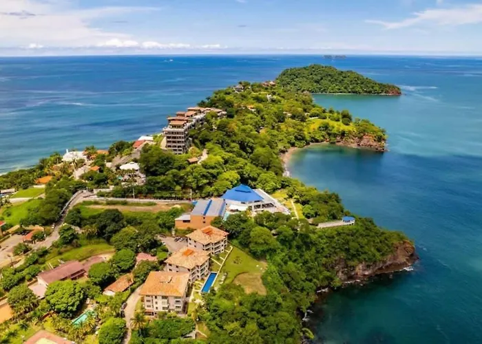 Hébergement de vacances Elegant With Brand-new Fixtures, Shaded Tropical Terrace, And Secluded Access