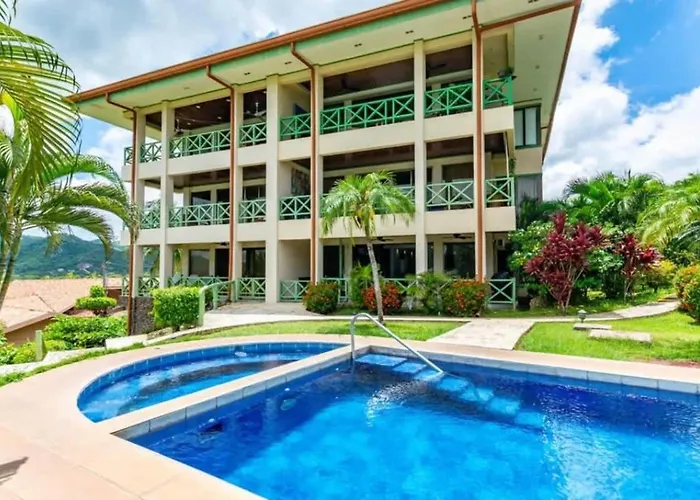 Hébergement de vacances Elegant With Brand-new Fixtures, Shaded Tropical Terrace, And Secluded Access *