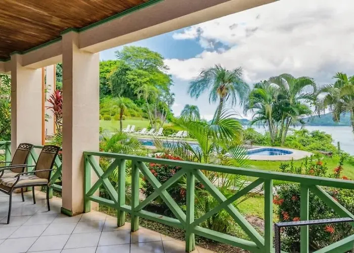 Elegant With Brand-new Fixtures, Shaded Tropical Terrace, And Secluded Access Hébergement de vacances *