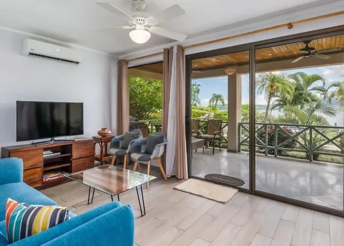 Hébergement de vacances Elegant With Brand-new Fixtures, Shaded Tropical Terrace, And Secluded Access *